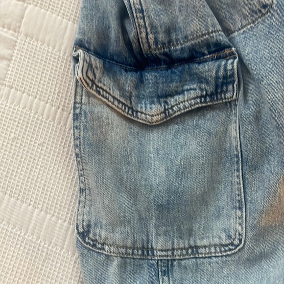 The Gap Easy Jean Cargo, Light Wash, Size XL - Picture 2 of 6